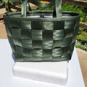 Harveys seatbelt bags, large tote, green